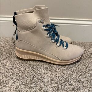 Maurice’s Stylish Cream and Blue Women's Boots *NWT*